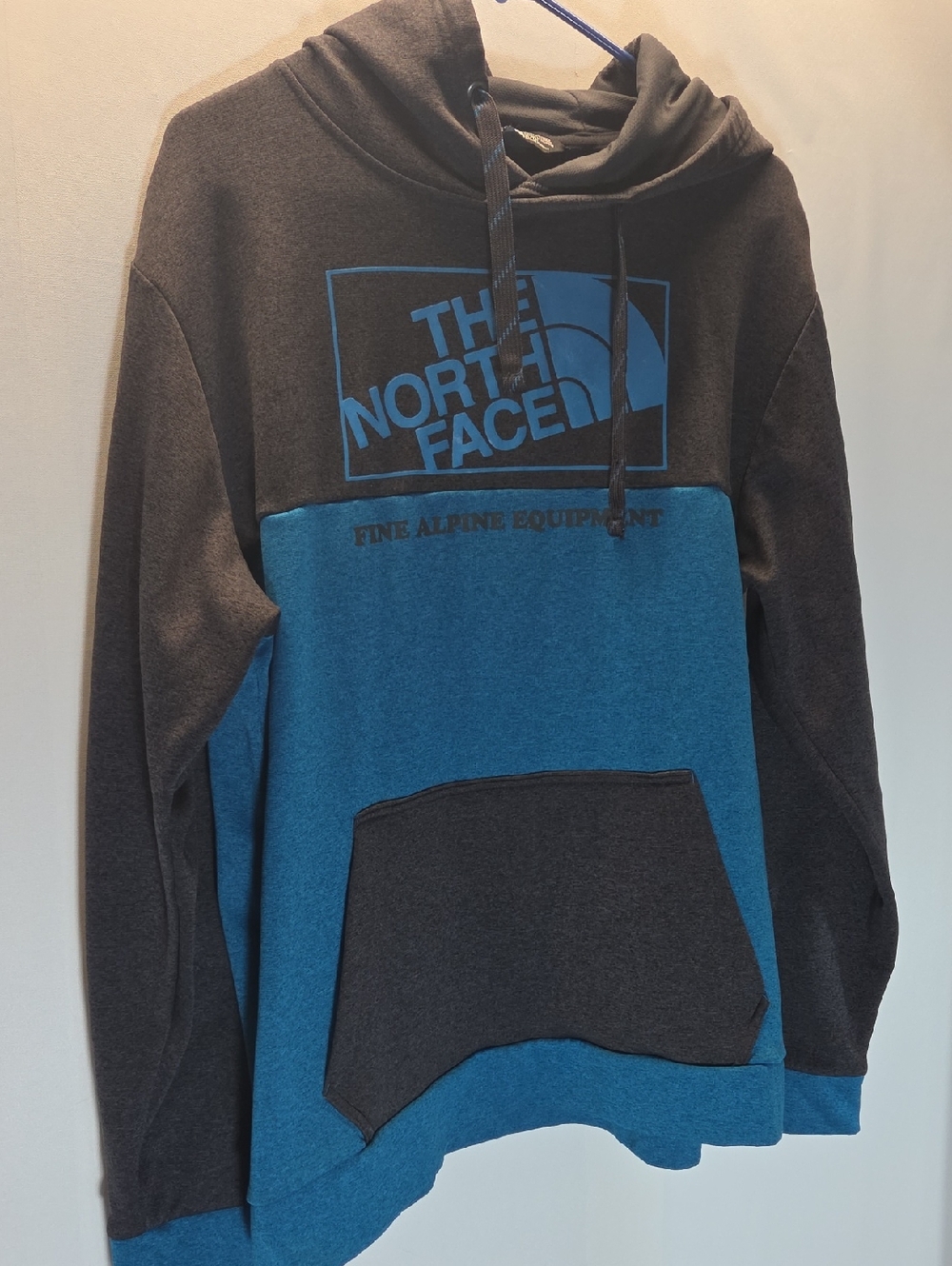 The North Face Men’s Blue & Charcoal Colorblock Pullover Hoodie Size XL